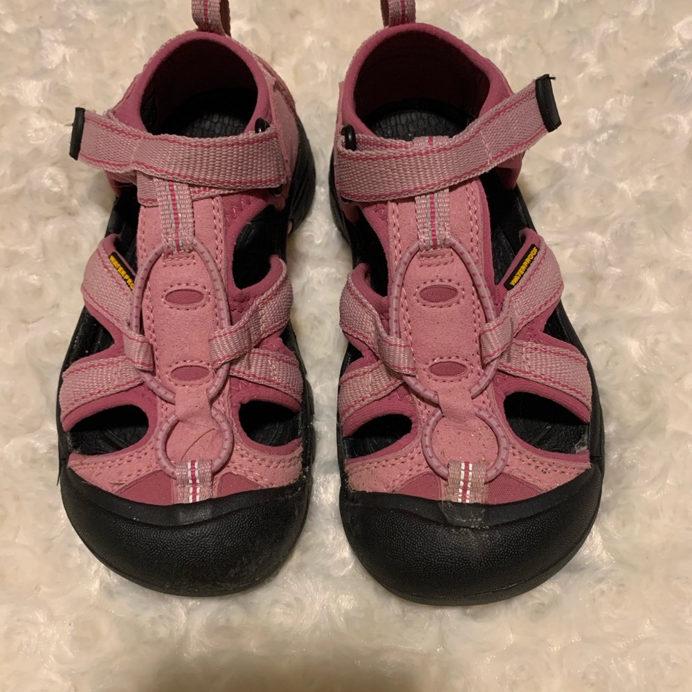 Keen little girl water shoes